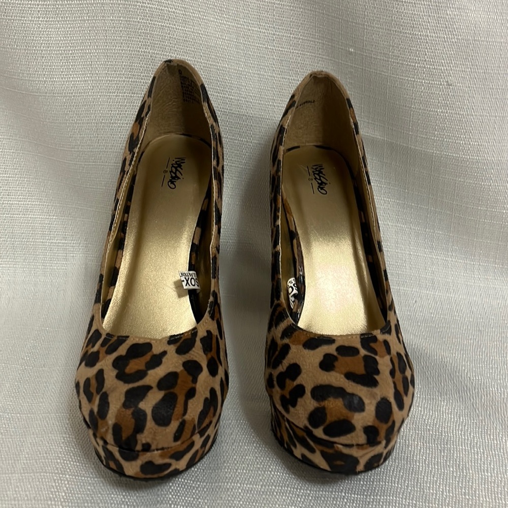 Mossimo size 6 leopard platform high heels